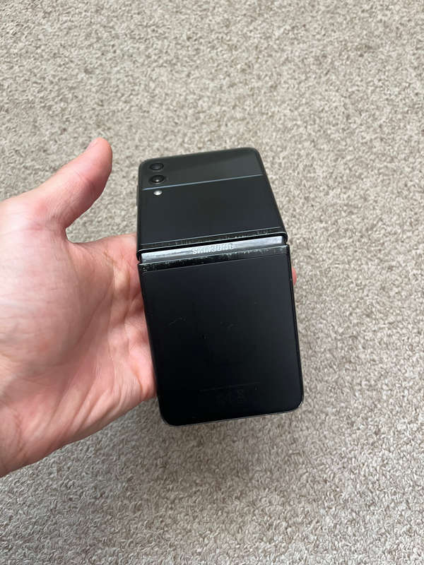 Samsung Z flip 3 5G 256gb 8gb ram with 3 green lines on screen works perfectly