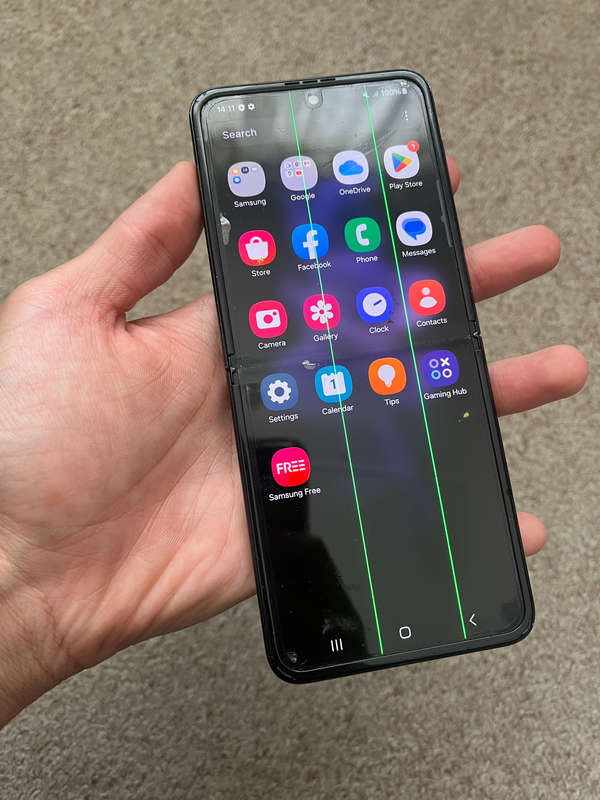 Samsung Z flip 3 5G 256gb 8gb ram with 3 green lines on screen works perfectly