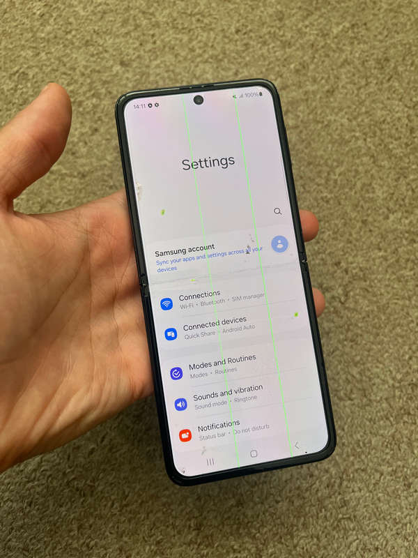 Samsung Z flip 3 5G 256gb 8gb ram with 3 green lines on screen works perfectly