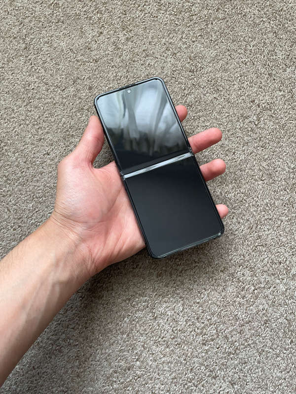 Samsung Z flip 4 5G 256gb 8gb ram Excellent condition