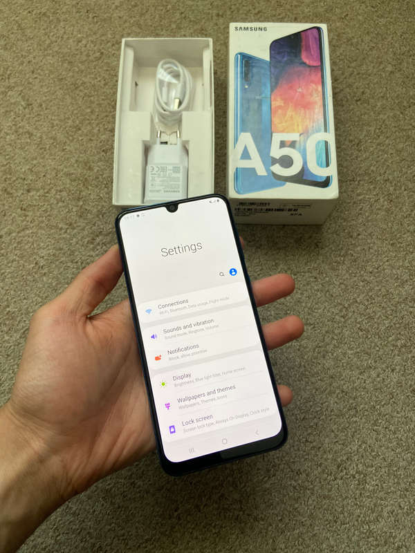 Samsung A50 128gb 4gb ram with box and charger