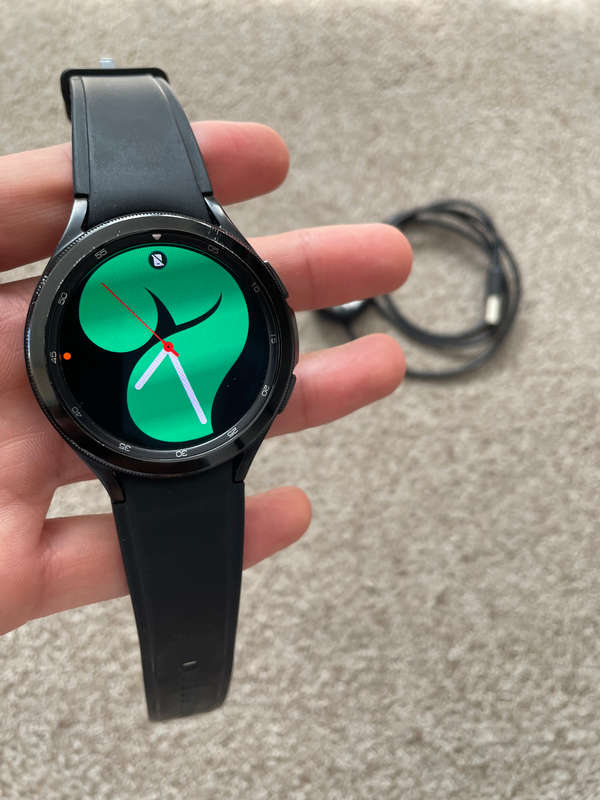 Samsung watch 4 classic BT 42mm with and charger
