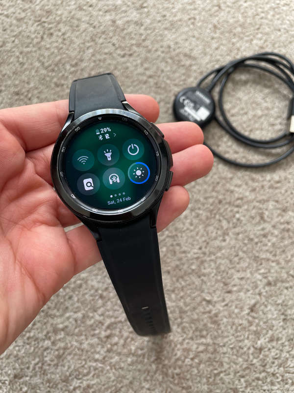 Samsung watch 4 classic BT 42mm with and charger