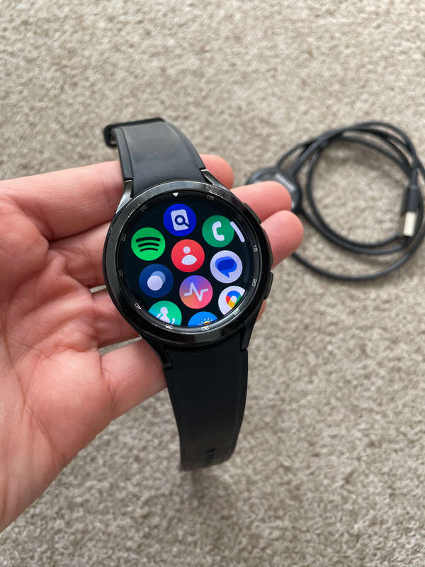 Samsung watch 4 classic BT 42mm with and charger