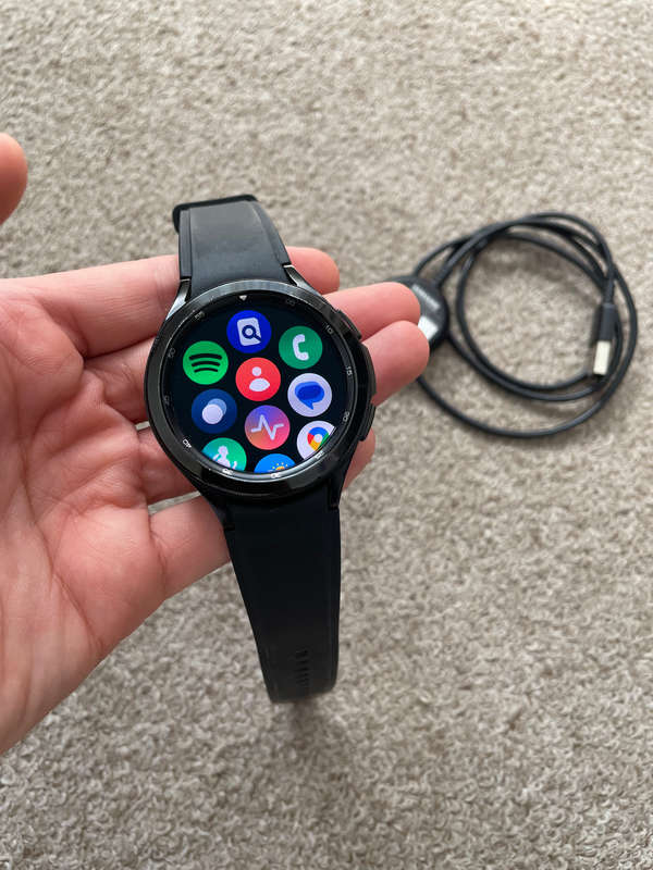 Samsung watch 4 classic BT 42mm with and charger