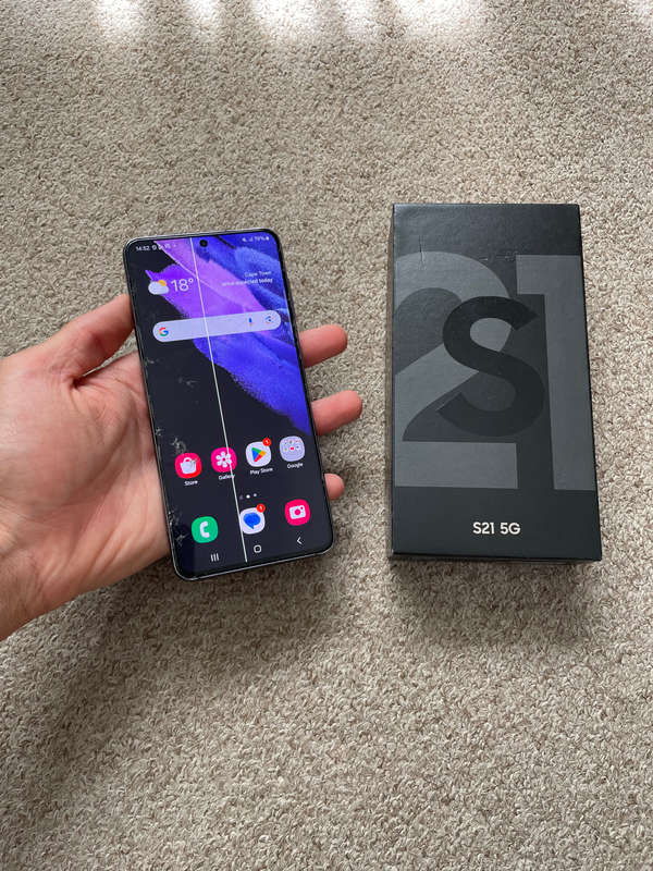 Samsung S21 5G 256gb 8gb ram Dual SIM phantom grey with box and cover cracked screen