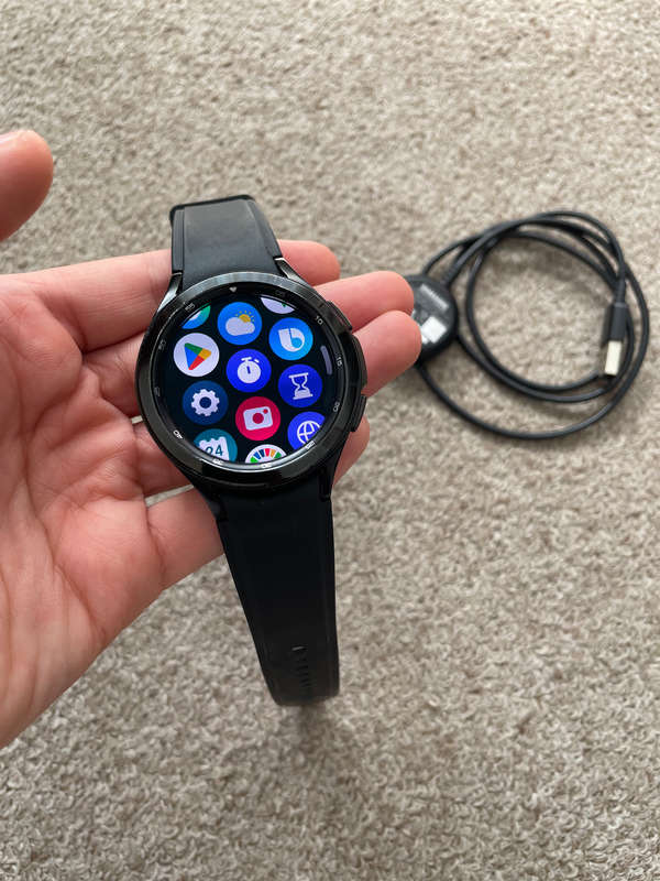 Samsung watch 4 classic BT 42mm with and charger