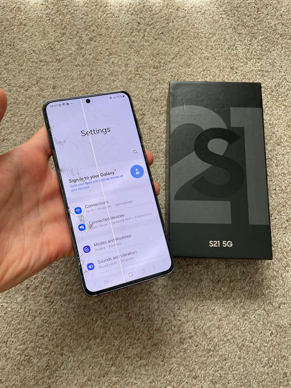 Samsung S21 5G 256gb 8gb ram Dual SIM phantom grey with box and cover cracked screen