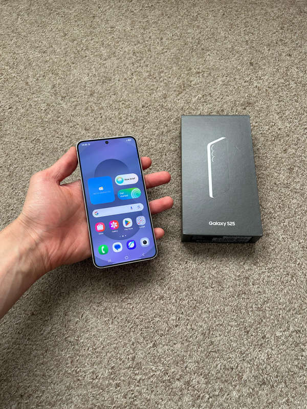 Samsung S25 5G 256gb 12gb ram Dual sim with box and cable, brand new open box with receipt 4 days ol