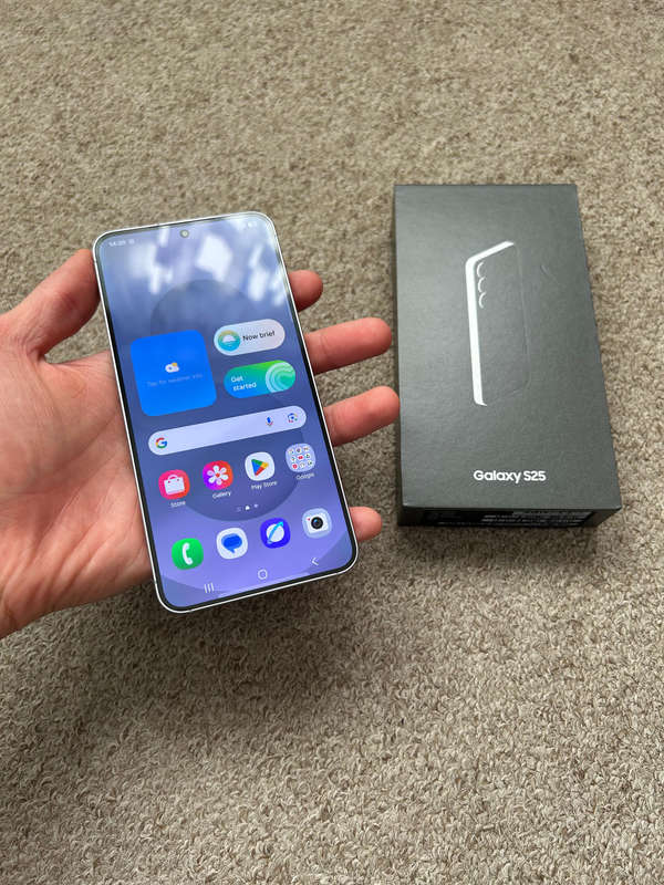 Samsung S25 5G 256gb 12gb ram Dual sim with box and cable, brand new open box with receipt 4 days ol