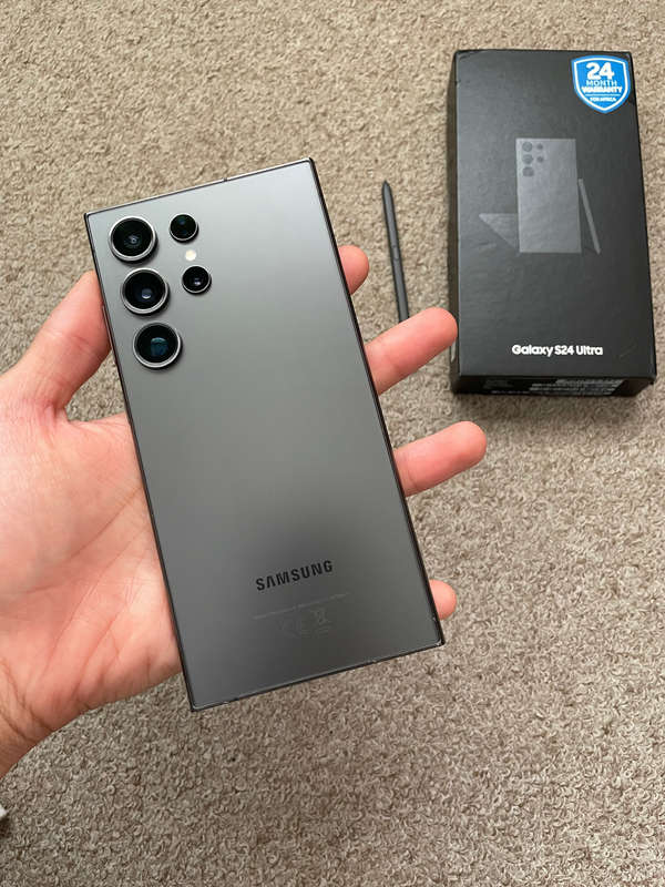 Samsung S24 Ultra 256gb 12gb ram Dual sim with box and cable cracked screen