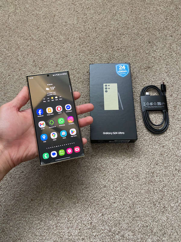 Samsung S24 Ultra 256gb 12gb ram Dual sim with box and cable like brand new with proof of purchase