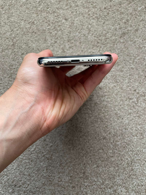 iPhone X 64GB Good condition screen locked
