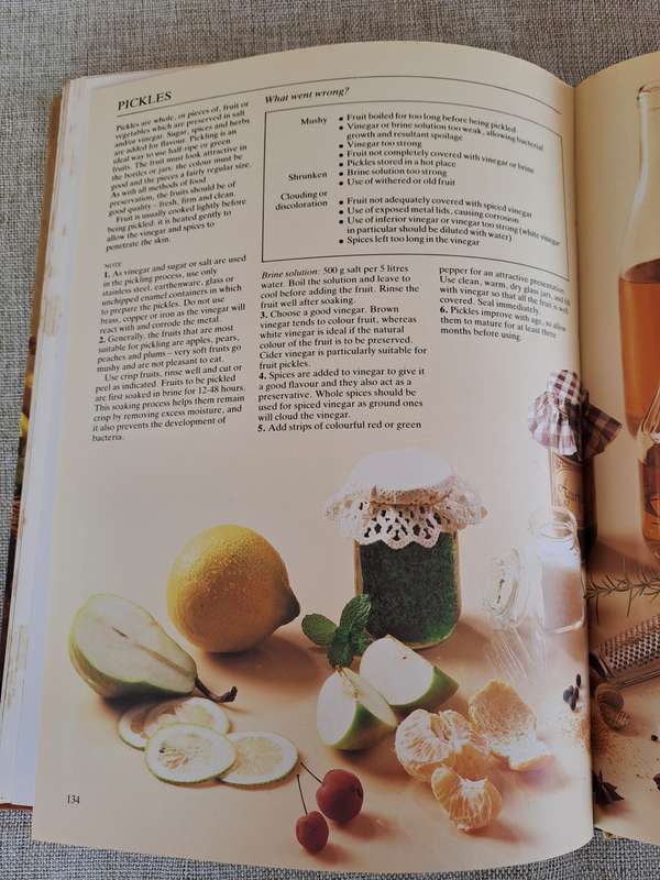 South African Fruit Cooking & Preserving - Magdaleen van Wyk