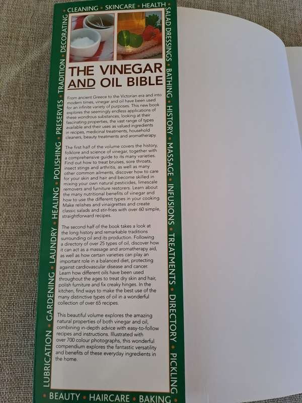 The Vinegar and Oil Bible - 1001 Uses for Vinegar and Oil in the Kitchen, Bathroom, Bedroom & Garden
