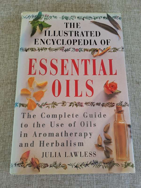 The Illustrated Encyclopedia of Essential Oils - Julia Lawless