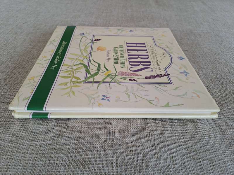 A Celebration of Herbs: for the South African garden & home  Barbara Hey