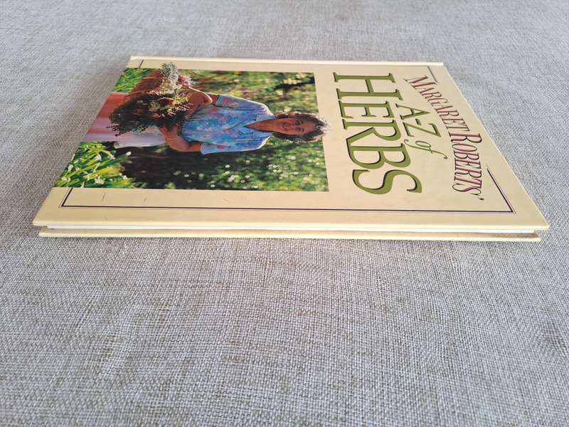A-Z of Herbs - Margaret Roberts