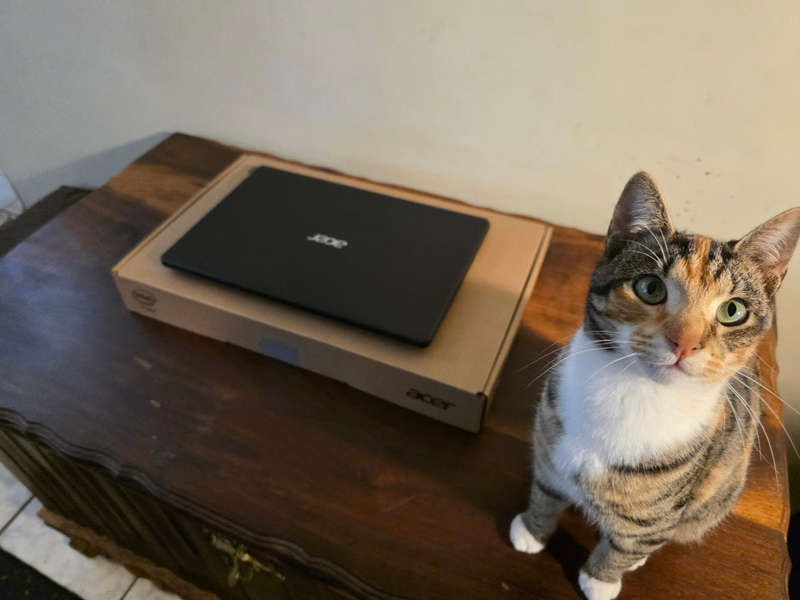 Laptop Acer i3 10th Gen, 8gb, 512gb Nvme, 1TB HDD