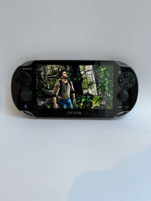 PS Vita OLED 32GB & 6 Games