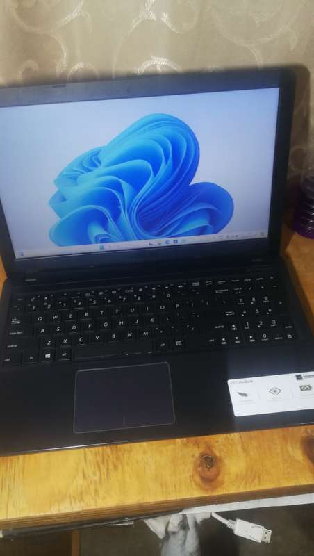 Asus X543U i7 8gen, 1Tb hdd, 8gb ram windows 11