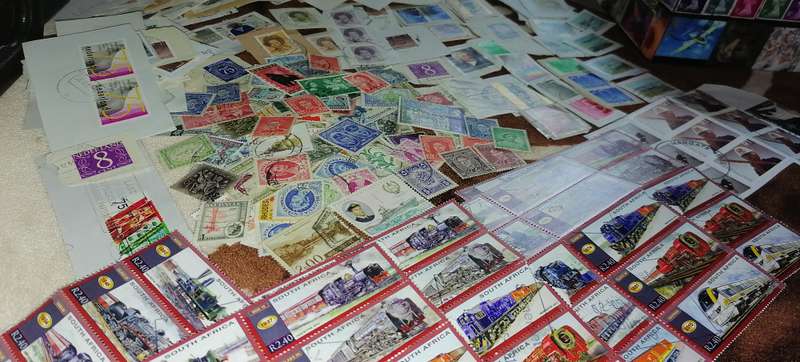 LARGE STAMPS COLLECTION, LOTS OF STAMPS, STAMPS ON ALBUM PAGES, MANY COVERS, SHEETS, FDC ECT