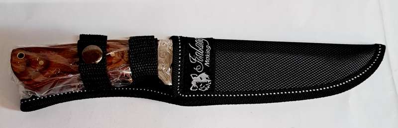 2 COLUMBIA HUNTING KNIVES  STAINLESS STEEL OUTDOOR ** SA65 & SA66 SHEATH** (28CM) NEW.