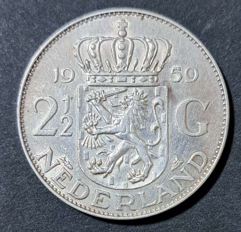 2 1/2 GULDEN SILVER COIN 15 GRAMS NEDERLAND.**1950** 72% SILVER **