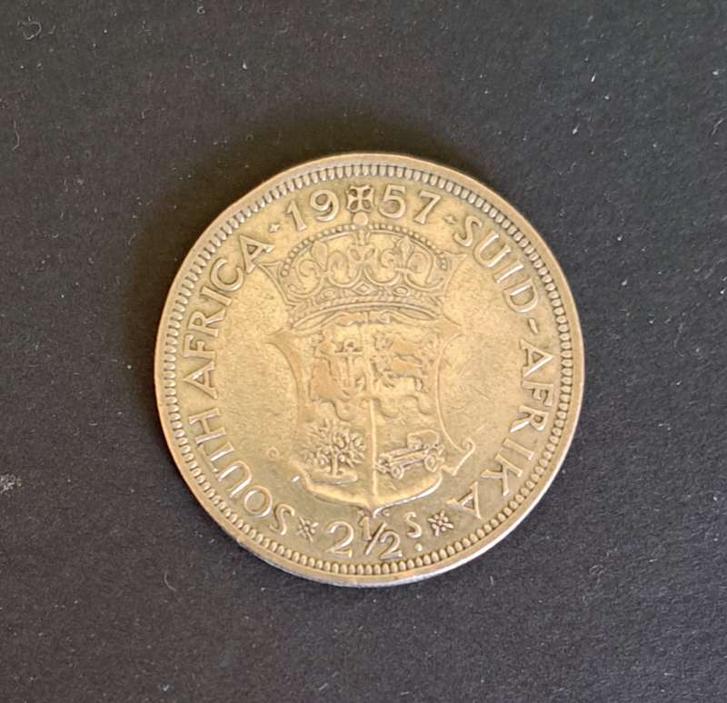 UNION OF SOUTH AFRICA 2 1/2  SHILLING COIN  ** SILVER COIN**1957** HALF CROWN **14 GRAMS**