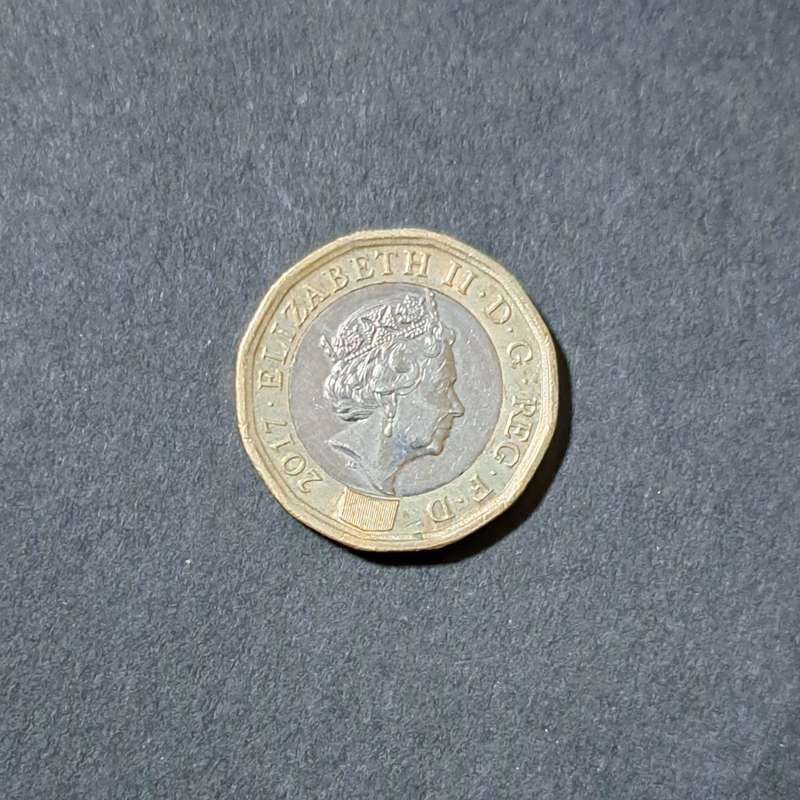 **ONE POUND** 2017** ELIZABETH II** COIN** NEW UNC**