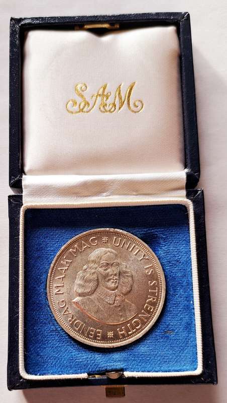 SOUTH AFRICA 50c **5 SHILLINGS COIN** 1964** SILVER COIN**IN SAM BOX**