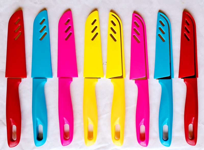 Kitchen knife combo 8 x knives for one bid  new.