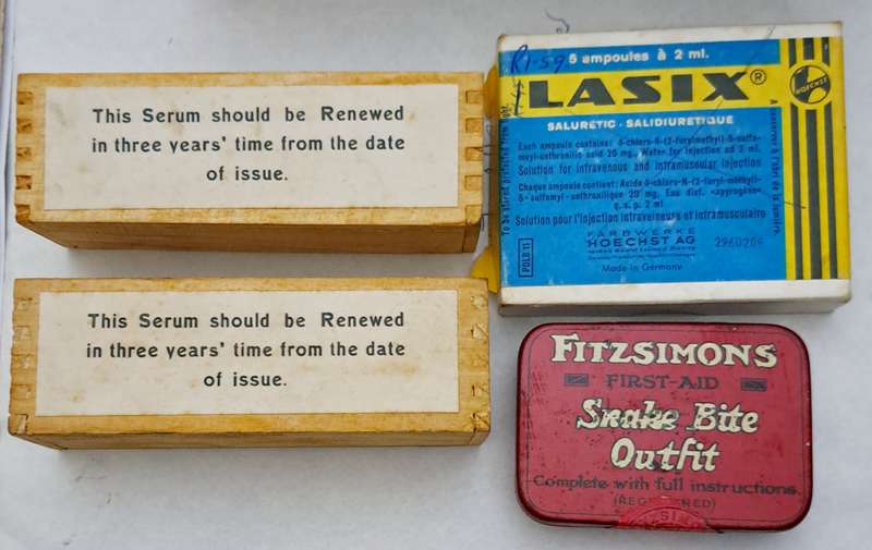 VINTAGE FITZSIMONS SNAKE BITE KIT FIRST-AID OUTFIT 1959 - 1964 SERUMS & INSTRUCTIONS.
