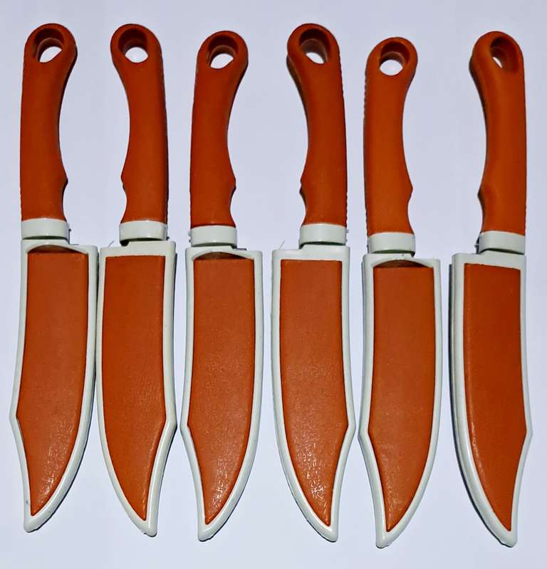 Kitchen knife combo 6 × Knives for one bid.