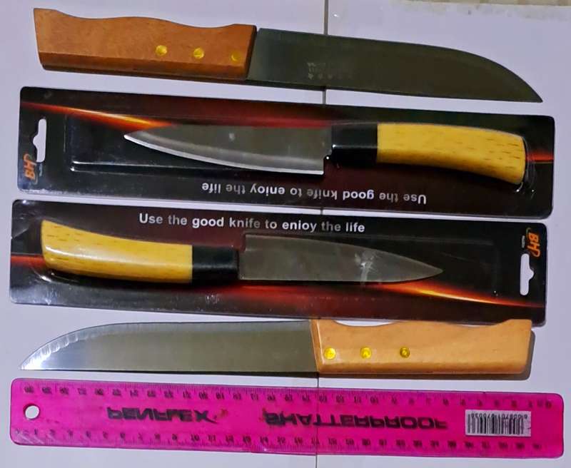 Kitchen Knife Combo 4 Knives for one bid.