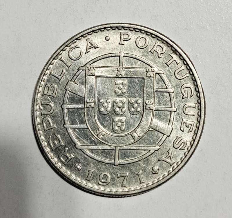 Mozambique 20 Dollar Coin "1971"