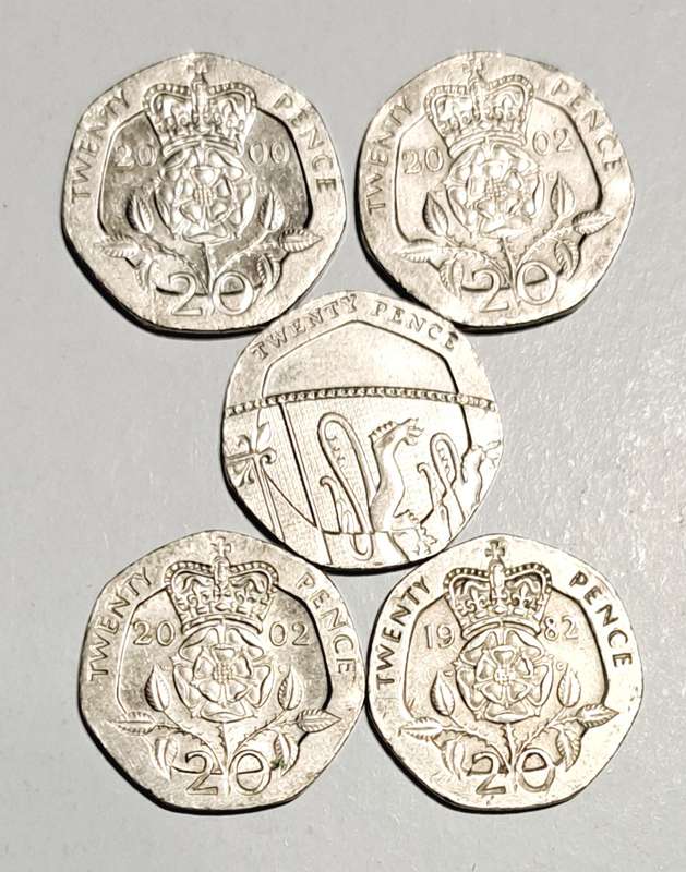 Britain 5 × Twenty Pence Coins  " 1982" 2000 ""2 × 2002" 2009 "