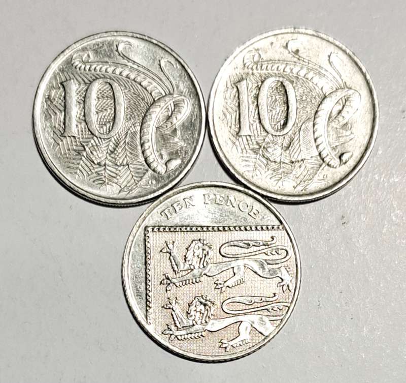 Australia 2 × Ten Pence Coins  1989 / 2009 + ( 1 Britt Ten Pence 2009).