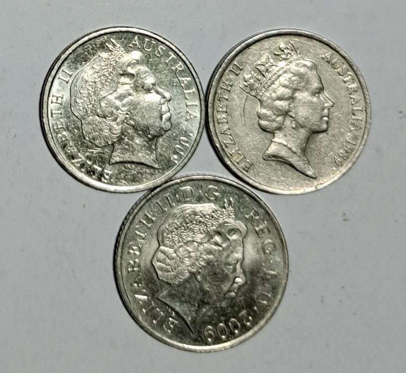 Australia 2 × Ten Pence Coins  1989 / 2009 + ( 1 Britt Ten Pence 2009).