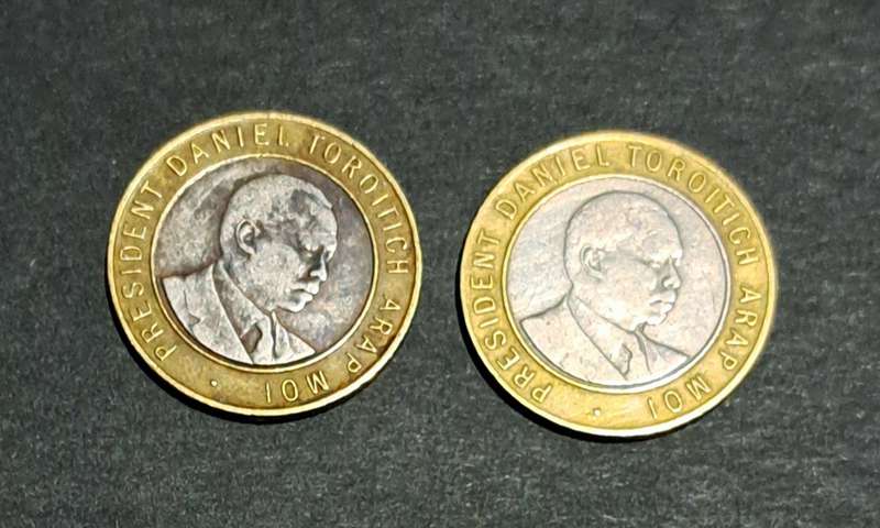 2 × 10 Shillings Kenya "1995 + 1997 " Nice Coins "