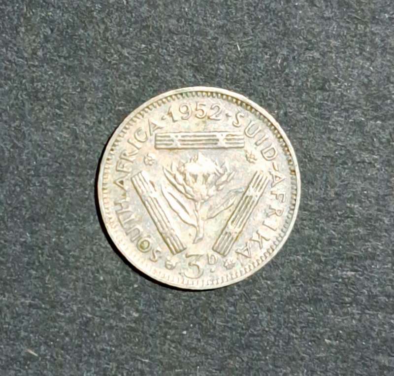 S.A.  1952 "3D" Threepence Silver coin. " 372 "