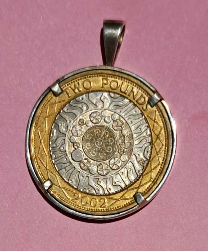 2002 Great Britain "2 Pounds" Pendant. .