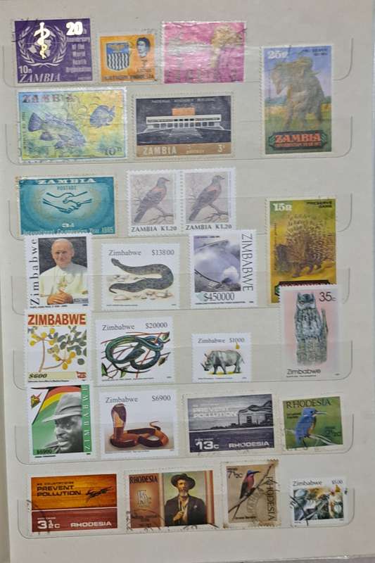 Stamp Album no: 1810A Complete with World Stamps "" +- 600 Stamps""
