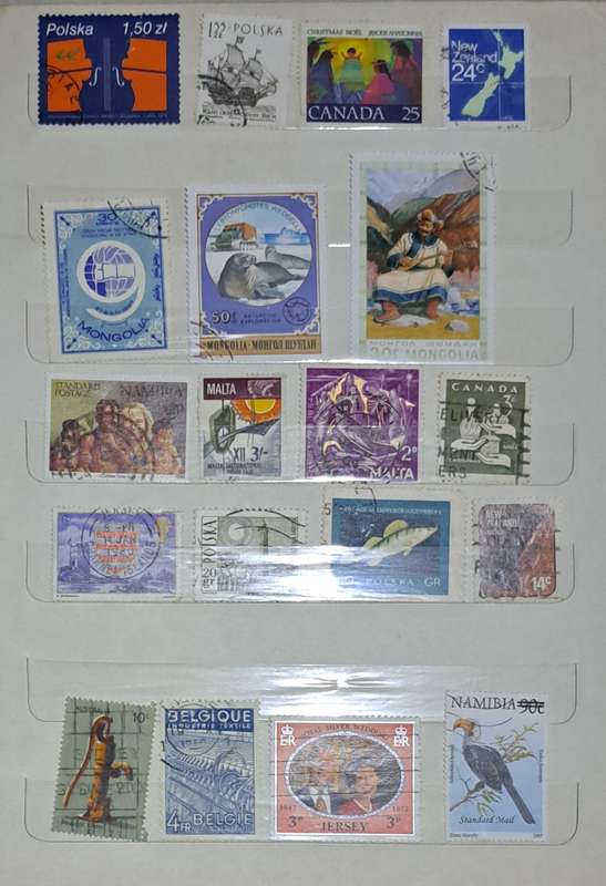 Stamp Album no: 1810A Complete with World Stamps "" +- 600 Stamps""