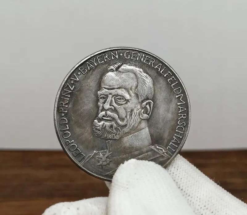 Prince of Bavaria 1915 Conqueror / Lion Commemorative Coin. ( 2 of 2 )