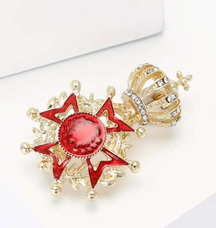 Stylish British Crown Madallion Brooch with Rhinestones