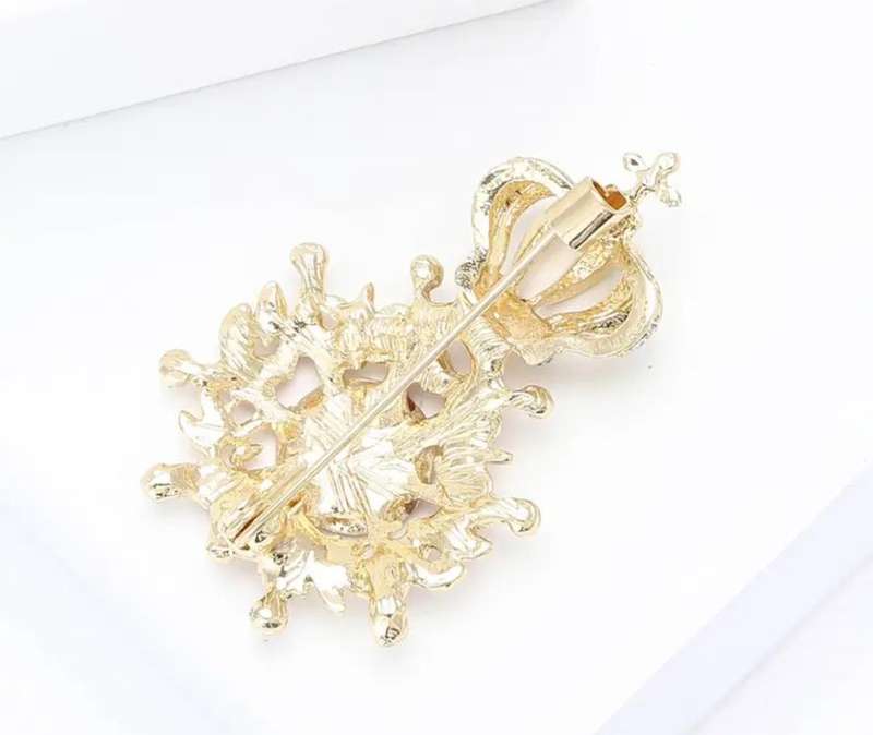 Stylish British Crown Madallion Brooch with Rhinestones