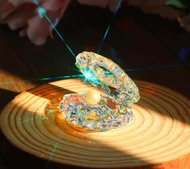 Exquisite Crystal Shell Figurine with Luminous Faux Pearl " Stunning " New in  Box "