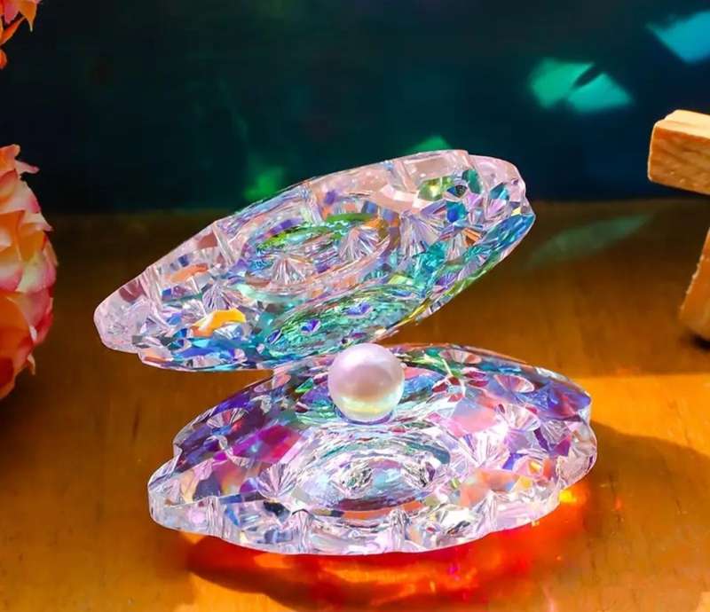 Exquisite Crystal Shell Figurine with Luminous Faux Pearl " Stunning " New in  Box "