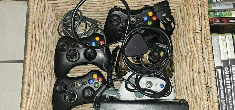Xbox 360 250GB Slim Console with 5 remotes and Games